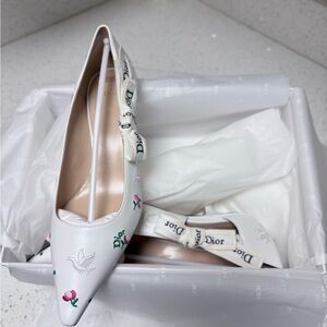 Dioramour J'Adior Pump white Multicolor Doves & Roses Motif 8.5